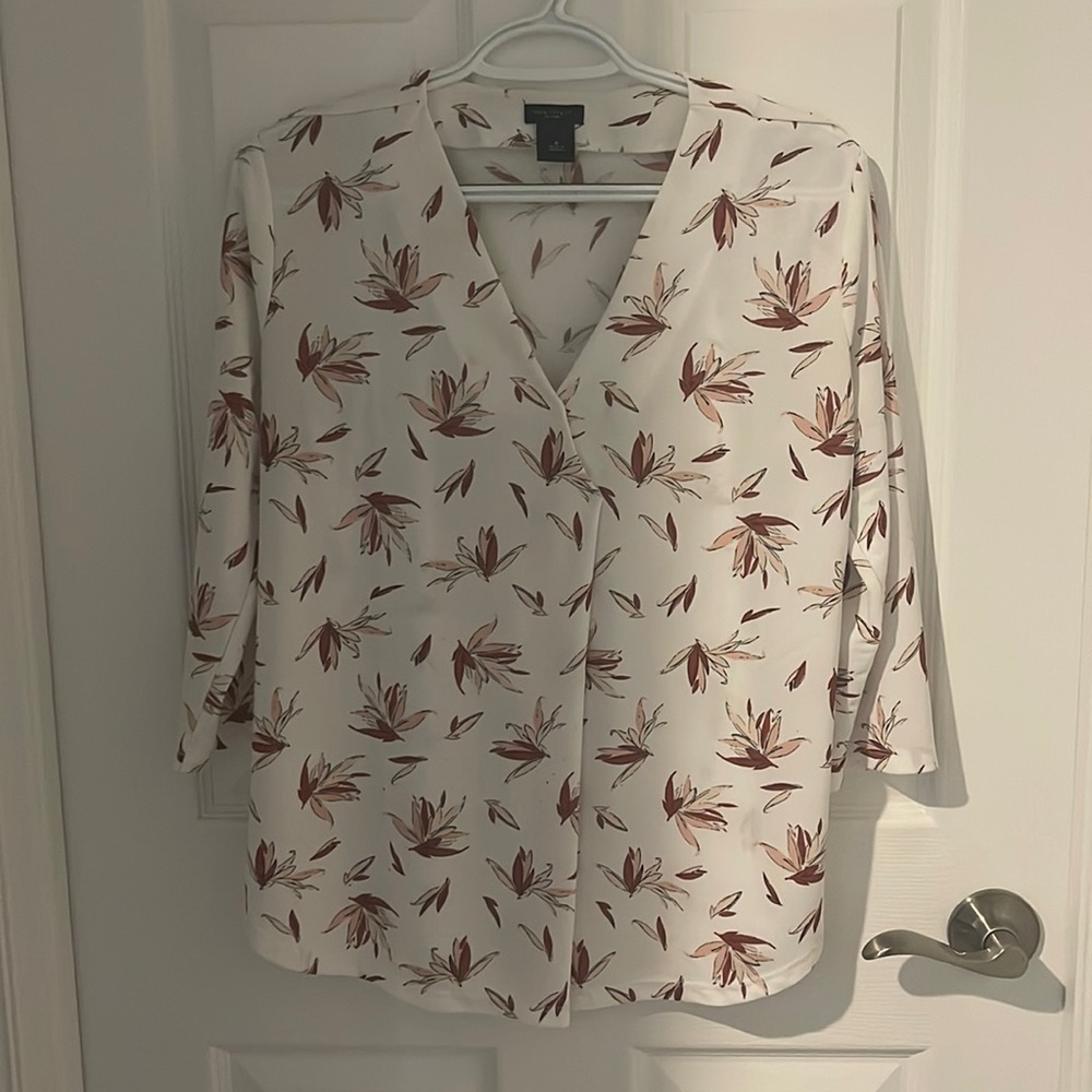 Ann Taylor 3/4 sleeve blouse with bird of paradise pattern size M